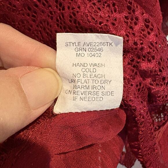 Figueroa & Flower Top Small Red Goth Romantic Dark Romance Boho Metallic Flowy - Picture 11 of 12